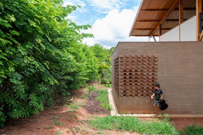 巴西鄉(xiāng)野田園里的兒童之家建筑設(shè)計(jì) | Corato Arquitetura