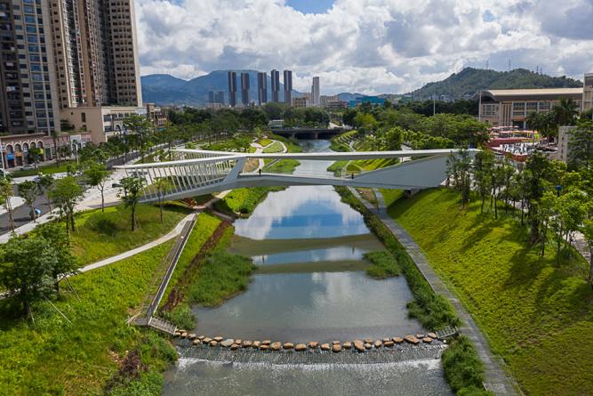 深圳坪山高級中學(xué)跨河人行橋景觀設(shè)計 | 南沙原創(chuàng)建筑設(shè)計工作室