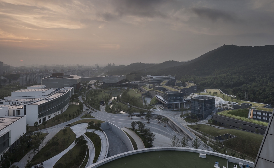 004-public-stadium-complexes-of-zhejiang-conservatory-of-music-china-by-gadgla-960x588.jpg