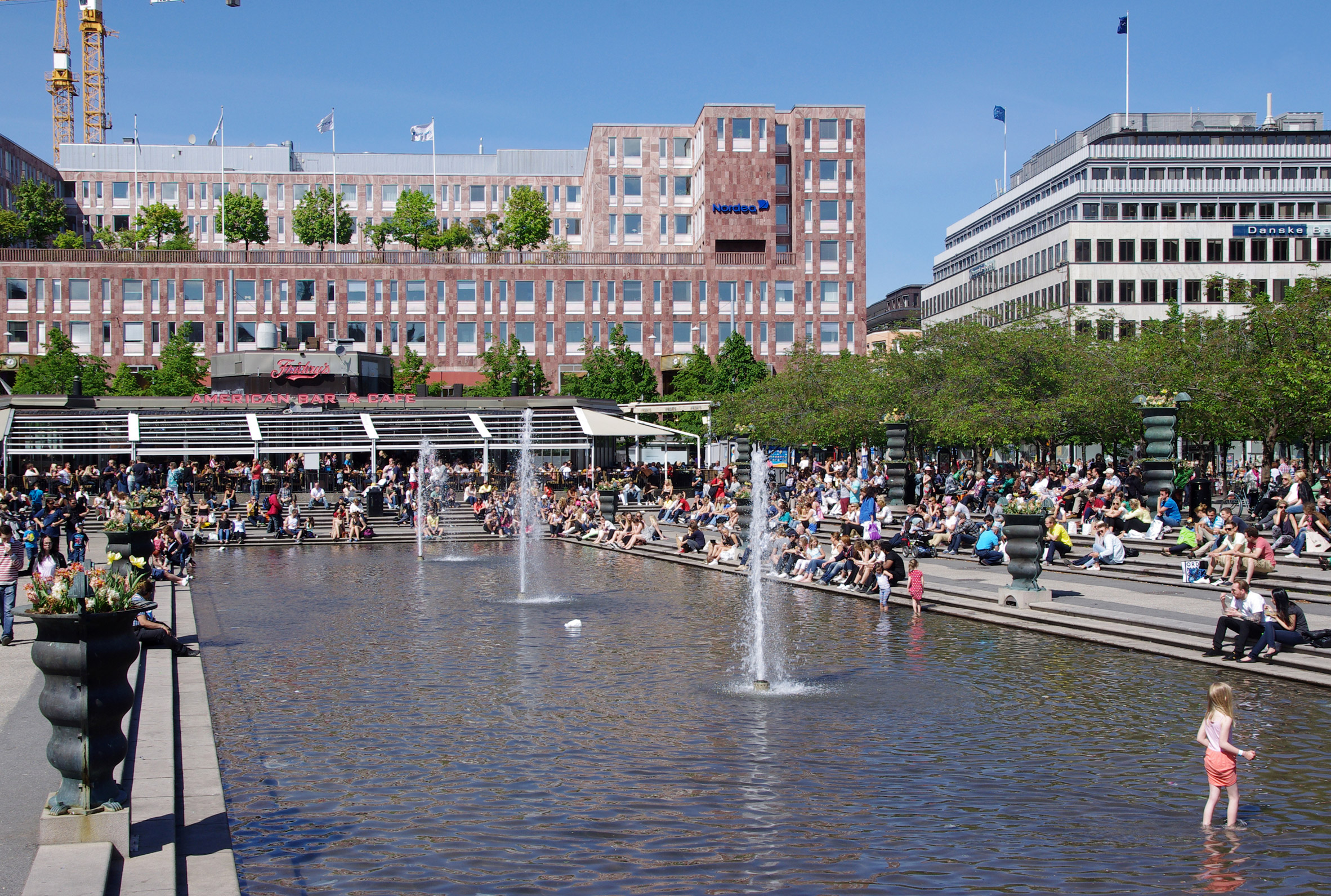 kungstradgarden-stockholm-apple-blocked_dezeen_2364_col_0.jpg