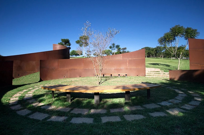 crisa-santos-memorial-park-sao-paulo-parque-das-cerejeiras-cemetery-brazil-designboom-02.webp.jpg