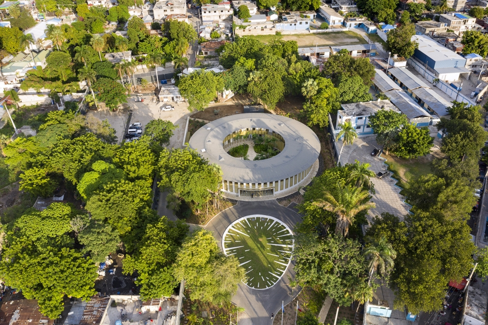 006-french-embassy-in-haiti-by-explorations-architecture-960x639.jpg