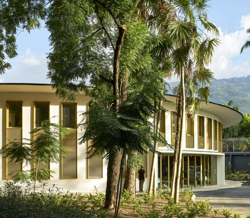 011-french-embassy-in-haiti-by-explorations-architecture-960x838.jpg