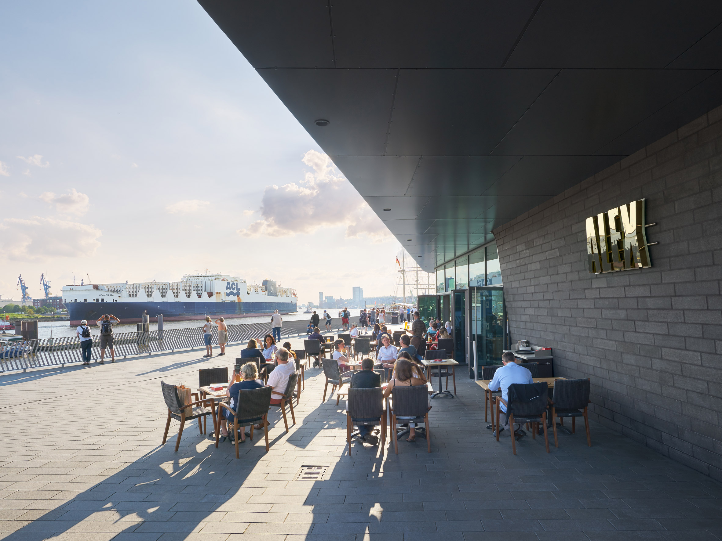 Niederhafen-River-Promenade-zaha-hadid-architects-landscape-hamburg-germany-architecture_dezeen_2364_col_11.jpg