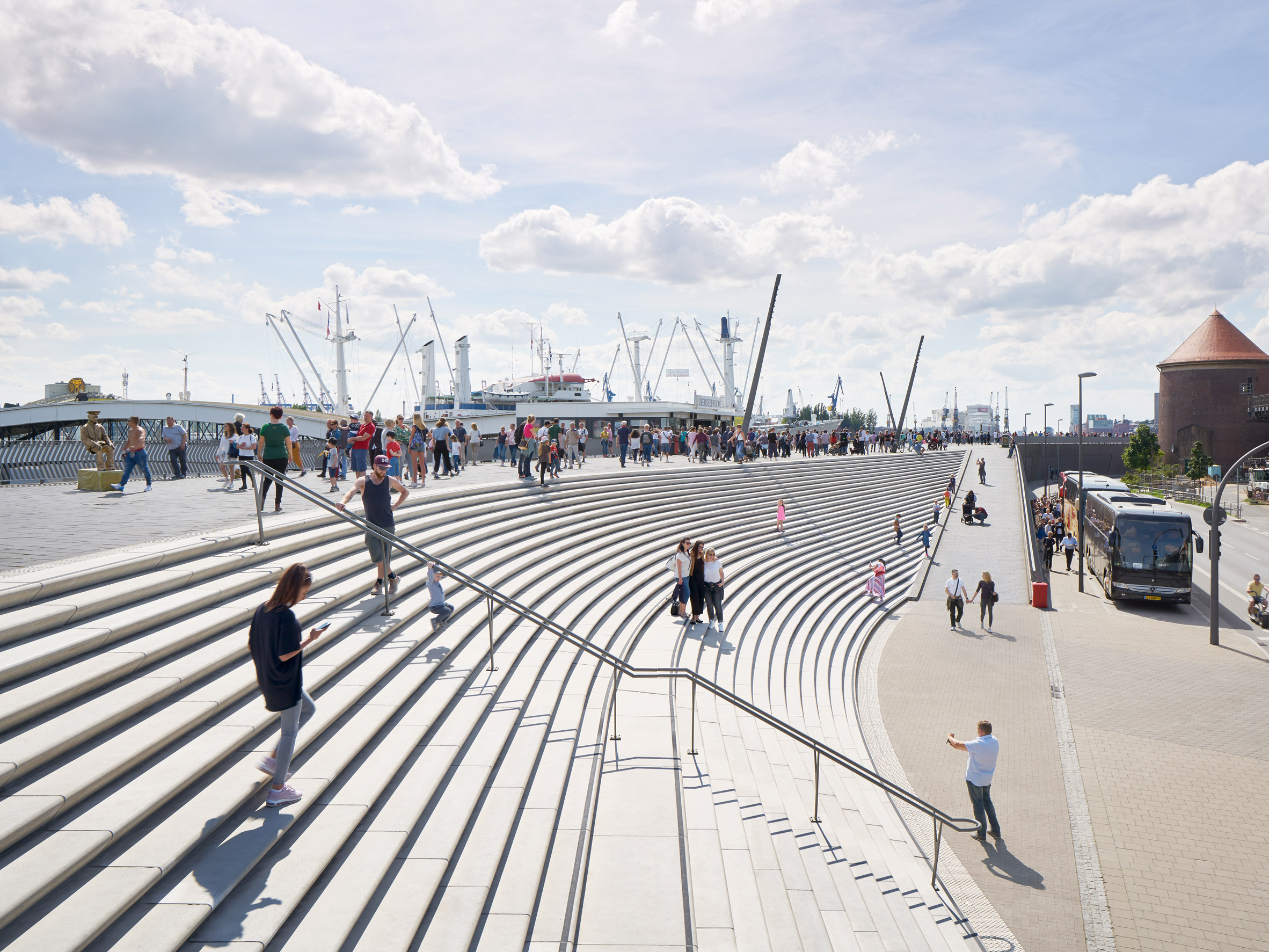 Niederhafen-River-Promenade-zaha-hadid-architects-landscape-hamburg-germany-architecture_dezeen_2364_col_7.jpg