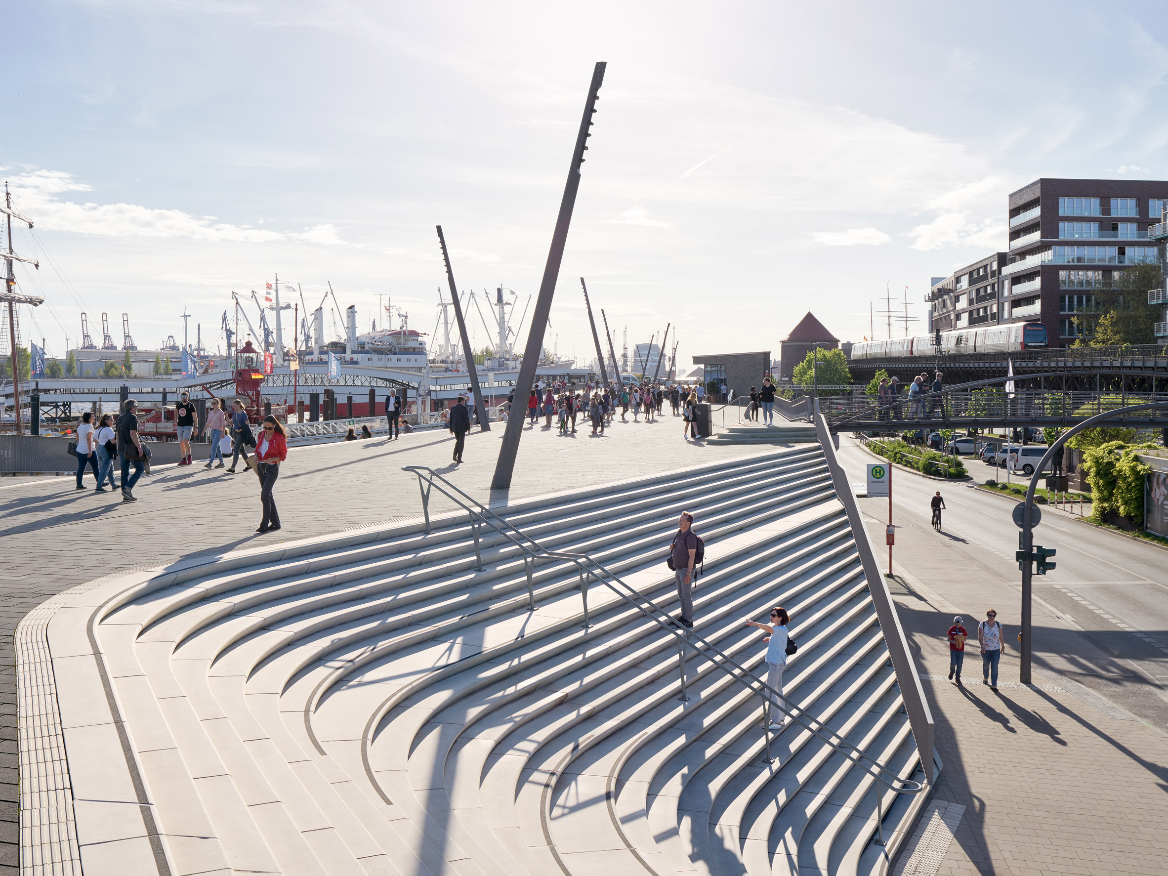 Niederhafen-River-Promenade-zaha-hadid-architects-landscape-hamburg-germany-architecture_dezeen_2364_col_9.jpg