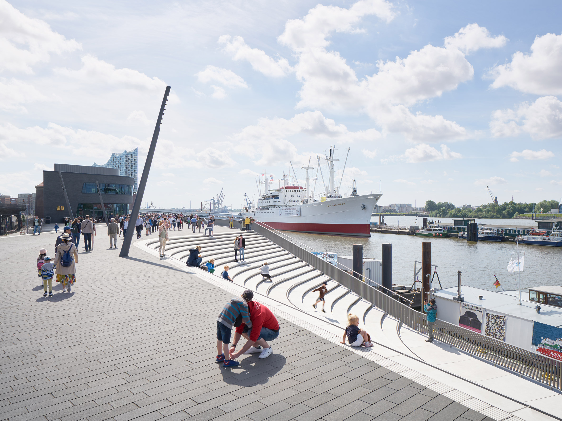 Niederhafen-River-Promenade-zaha-hadid-architects-landscape-hamburg-germany-architecture_dezeen_2364_col_10.jpg