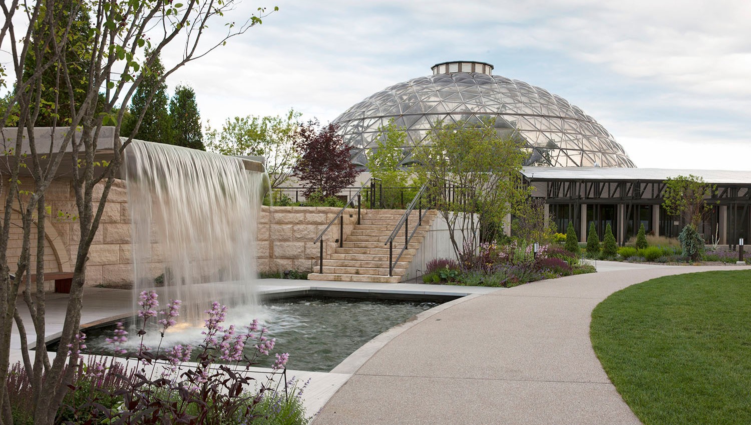 Greater-Des-Moines-Botanical-Garden-Waterfall.jpg