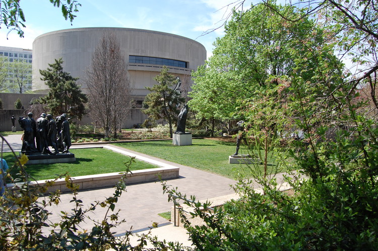 Hirshhorn_Museum_and_Sculpture_Garden__Washington__D.C.__2010._Photo_by_Ted_Booth.jpg