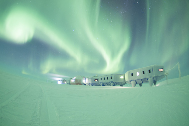 Halley_VI__Copyright_A.Dubber__British_Antarctic_Survey.jpg