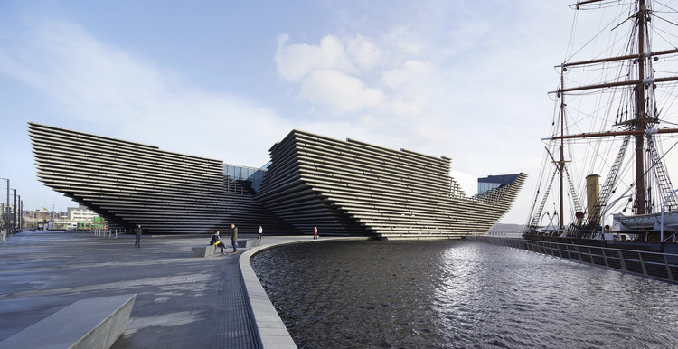 V_A_Dundee_Scotland_Hufton_Crow_027.jpg