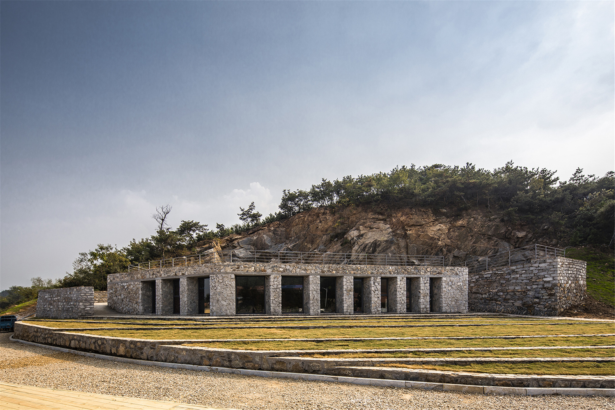 03-石窩劇場(chǎng)全貌 Full view of Stone Nest Amphitheatre.jpg