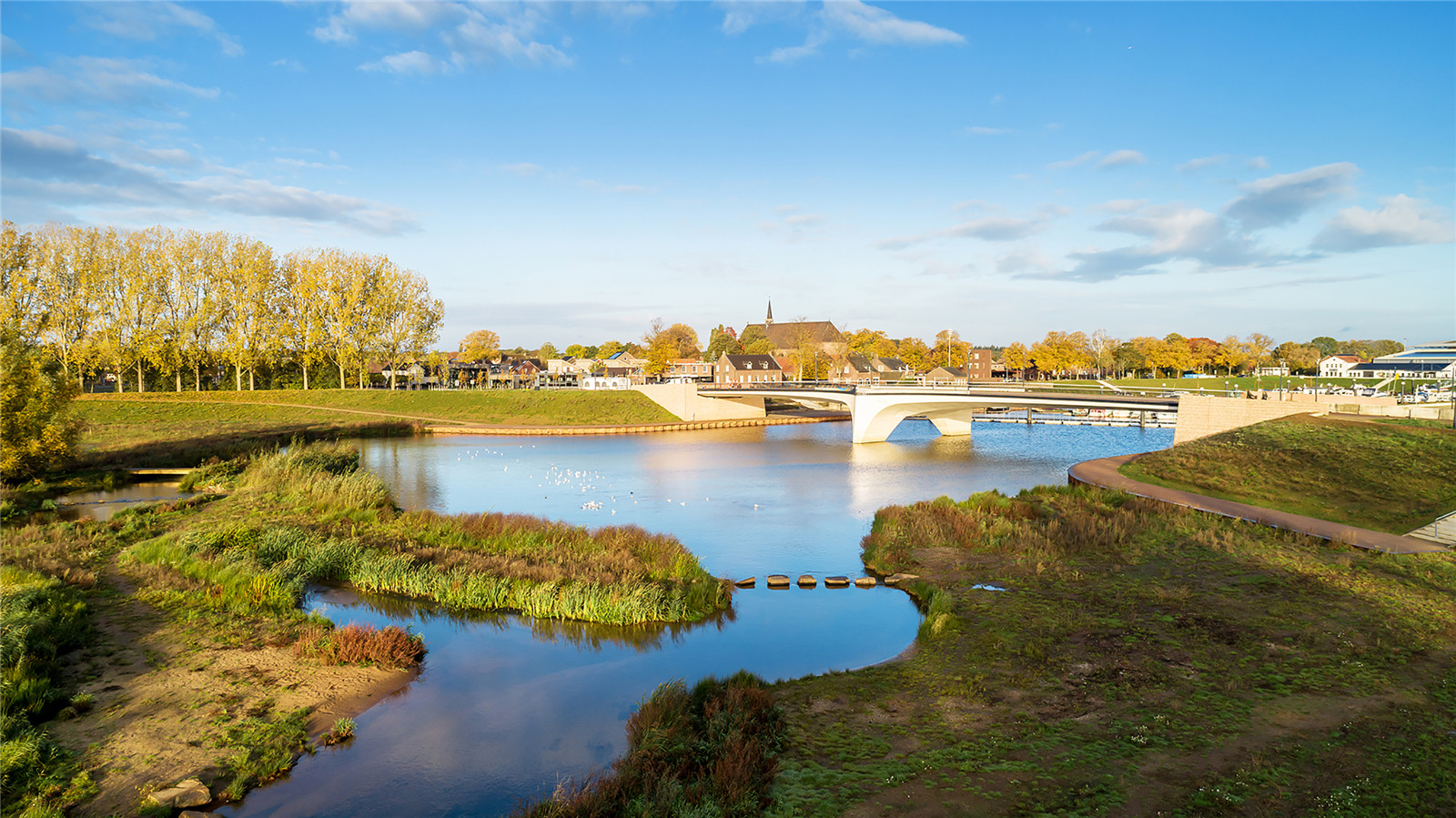 new nature area and bridge_foto paul poels.jpg