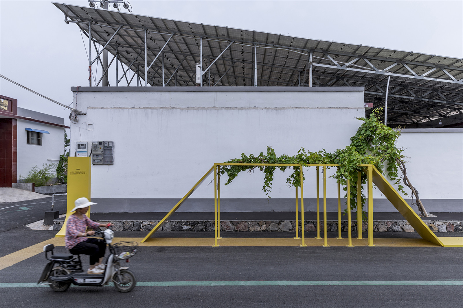 14_街道家具開始融入鄉(xiāng)村生活street furniture began to integrate into country life.jpg