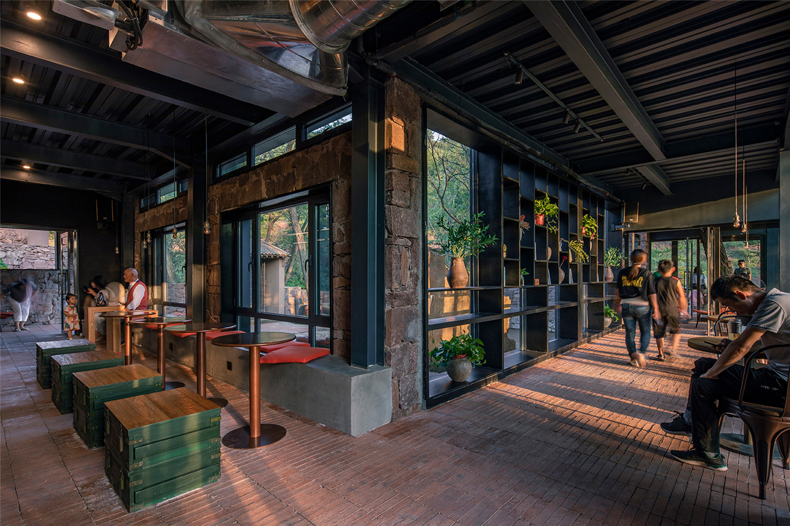 14-咖啡廳室內(nèi) Interior of cafe.jpg