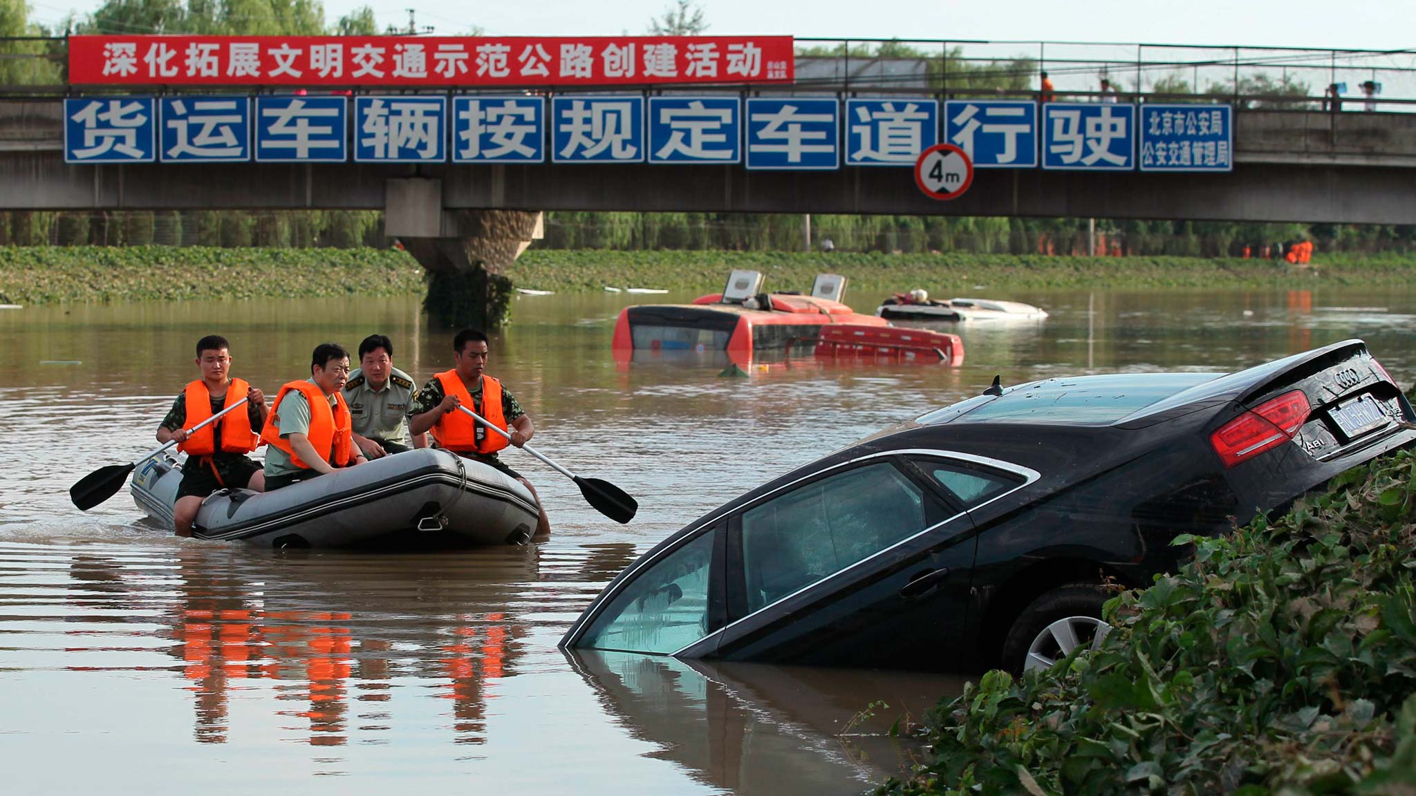 2012北京暴雨導致城市洪水（路透社）.jpg