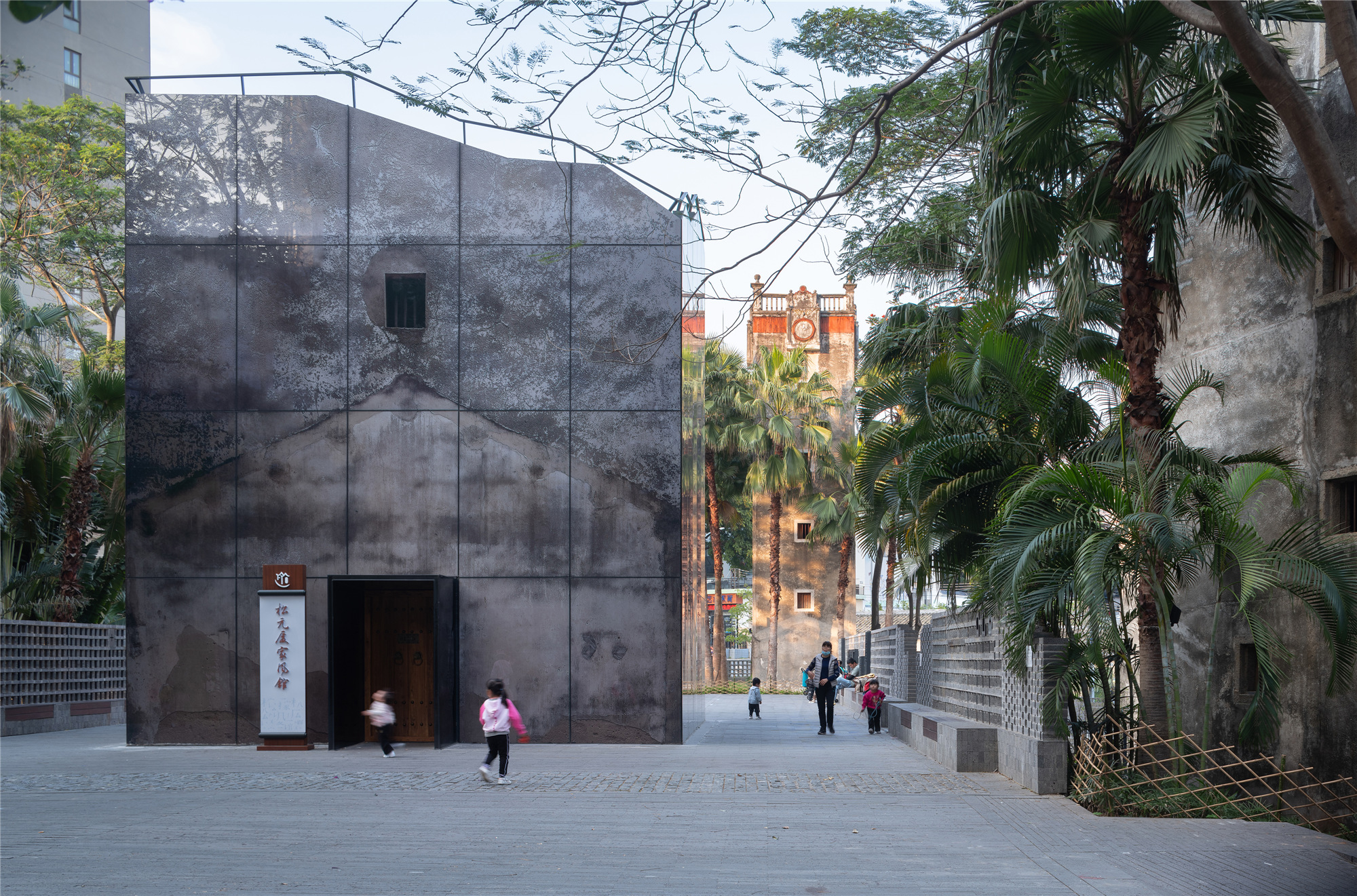 08 負(fù)一層建筑主入口與后廣場(chǎng)Basement main entrance and back plaza ?曾天培.jpg